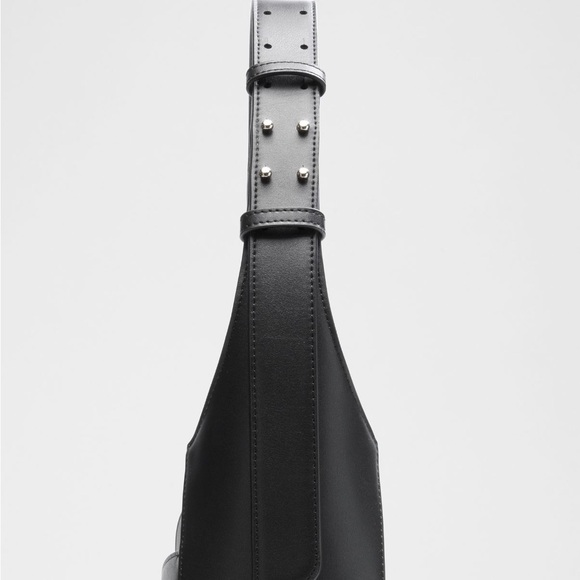 LuLulemon Elegant Black Shoulder Bag, New with dust bag and Tags - Picture 4 of 6